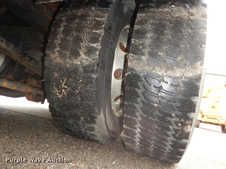 image for item J5636 2007 Freightliner Business Class M2 ambulance