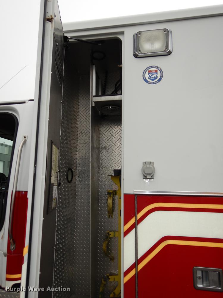 image for item J5636 2007 Freightliner Business Class M2 ambulance