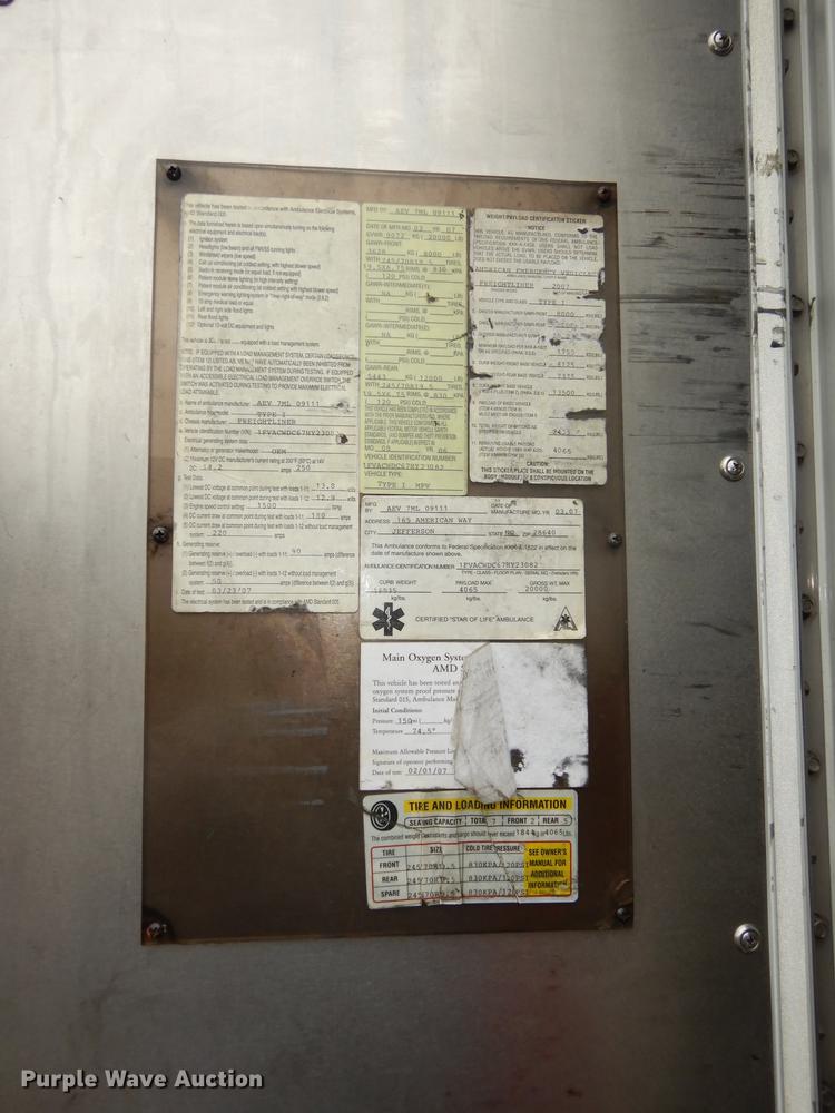 image for item J5636 2007 Freightliner Business Class M2 ambulance