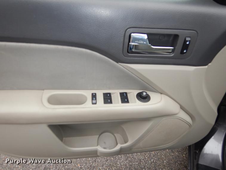 image for item J5640 2011 Ford Fusion SE