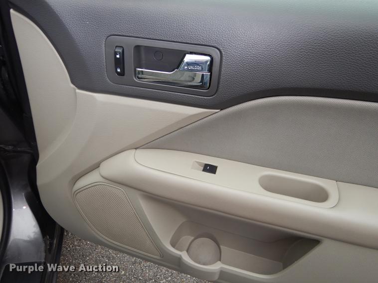 image for item J5640 2011 Ford Fusion SE