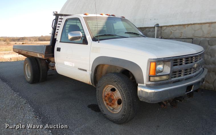 image for item K5759 1998 Chevrolet Cheyenne 3500 flatbed pickup truck