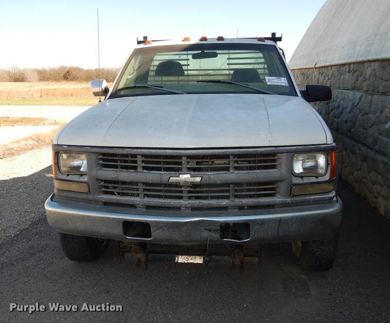 image for item K5759 1998 Chevrolet Cheyenne 3500 flatbed pickup truck