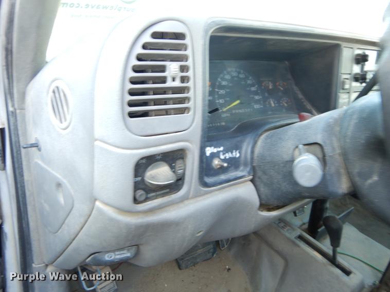 image for item K5759 1998 Chevrolet Cheyenne 3500 flatbed pickup truck