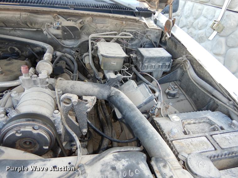 image for item K5759 1998 Chevrolet Cheyenne 3500 flatbed pickup truck