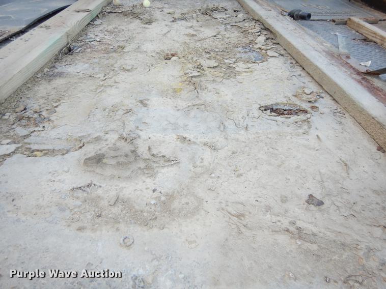 image for item K5759 1998 Chevrolet Cheyenne 3500 flatbed pickup truck