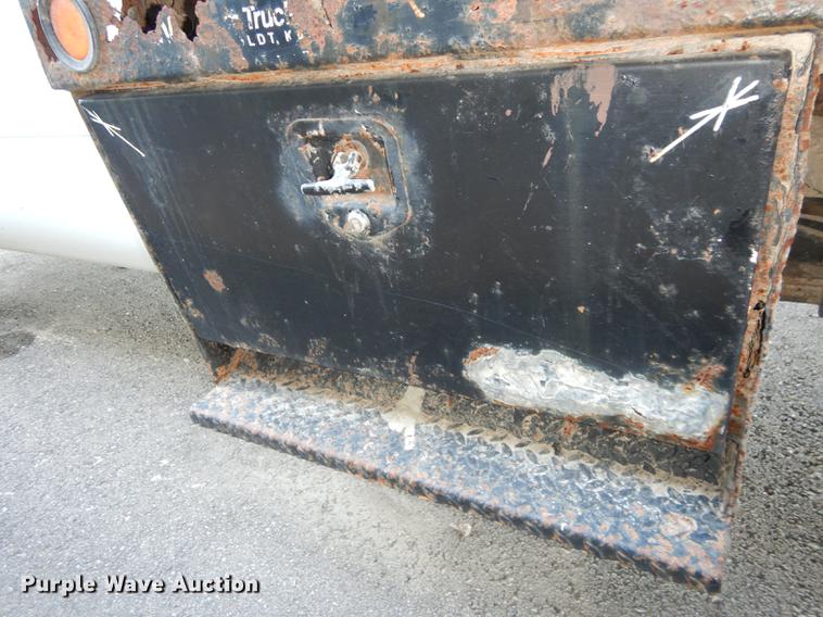 image for item K5759 1998 Chevrolet Cheyenne 3500 flatbed pickup truck