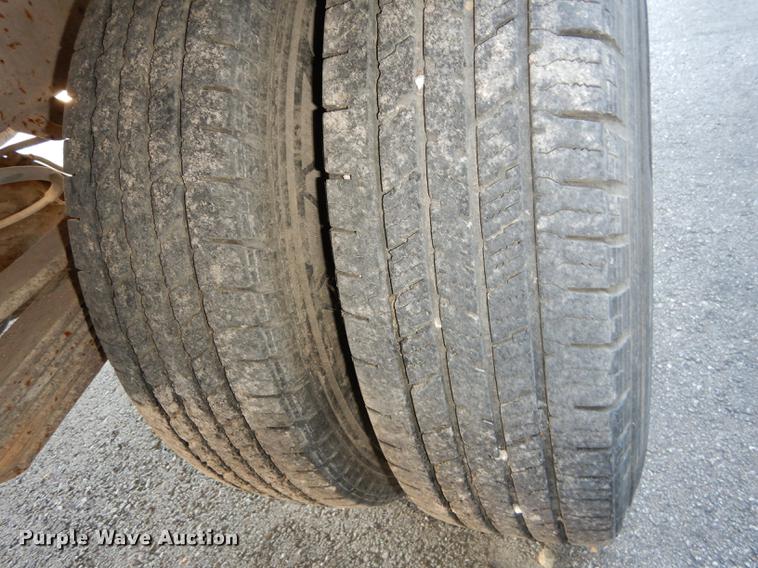 image for item K5759 1998 Chevrolet Cheyenne 3500 flatbed pickup truck