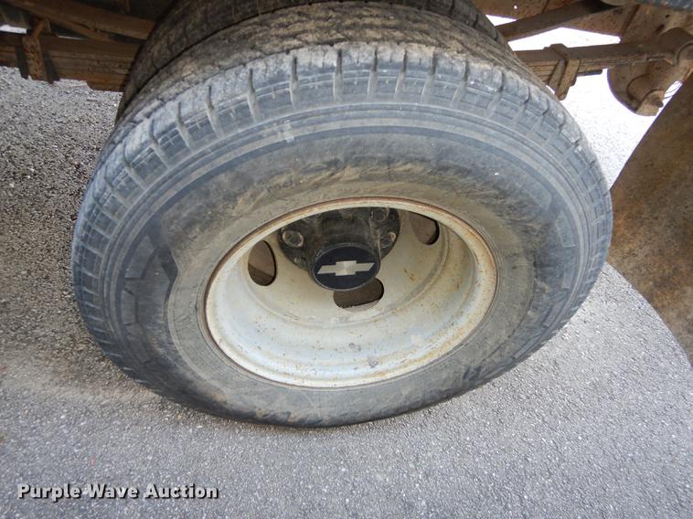 image for item K5759 1998 Chevrolet Cheyenne 3500 flatbed pickup truck