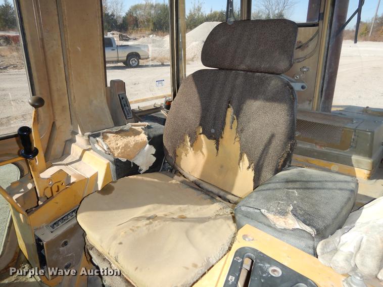 image for item K5760 1992 Caterpillar 953 track loader