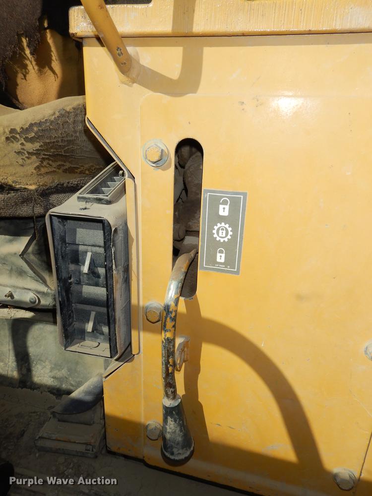 image for item K5760 1992 Caterpillar 953 track loader