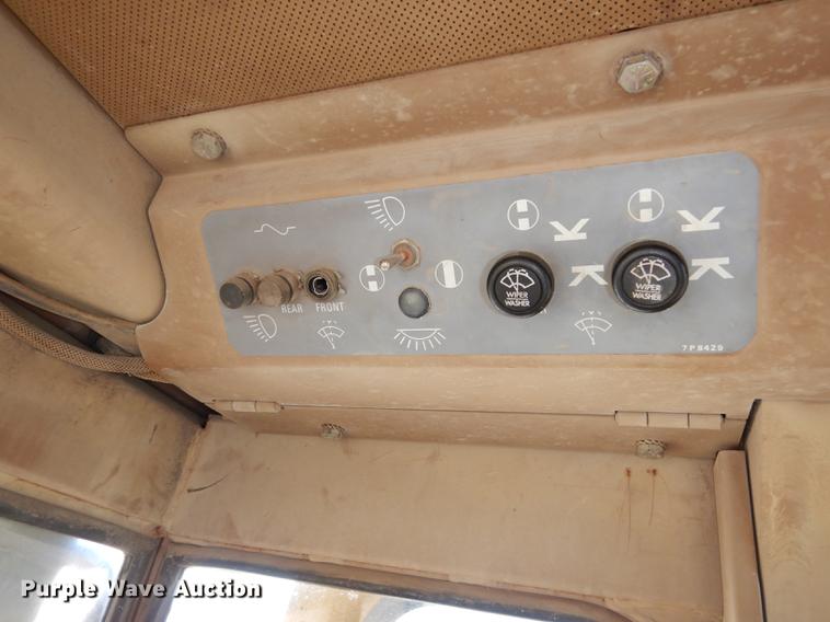 image for item K5760 1992 Caterpillar 953 track loader