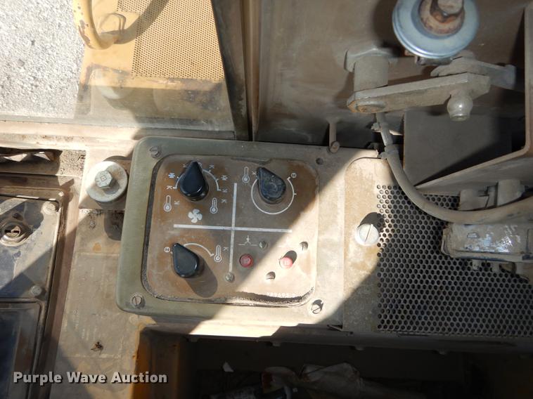 image for item K5760 1992 Caterpillar 953 track loader