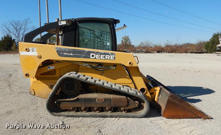 image for item K5776 2006 John Deere CT332 skid steer