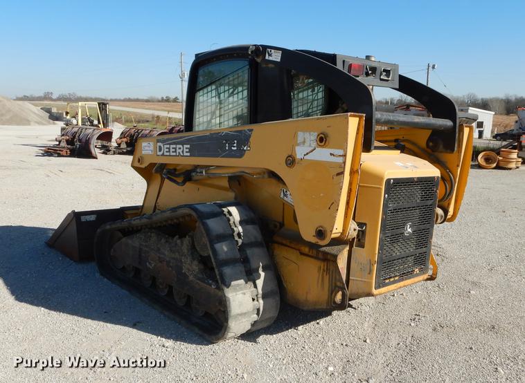 image for item K5776 2006 John Deere CT332 skid steer