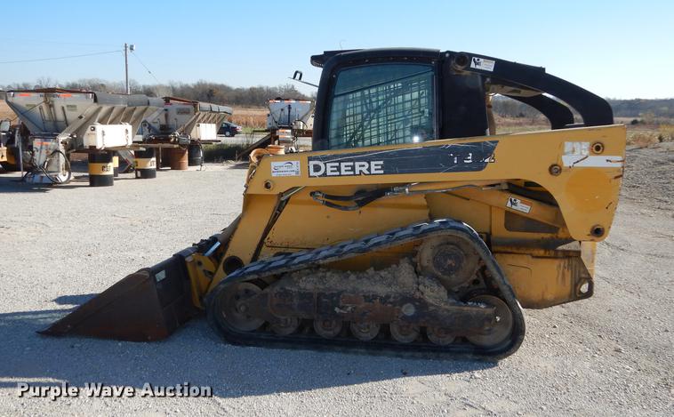 image for item K5776 2006 John Deere CT332 skid steer