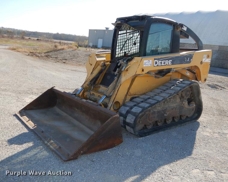 image for item K5776 2006 John Deere CT332 skid steer