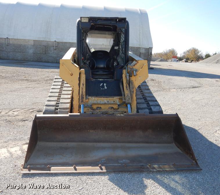 image for item K5776 2006 John Deere CT332 skid steer
