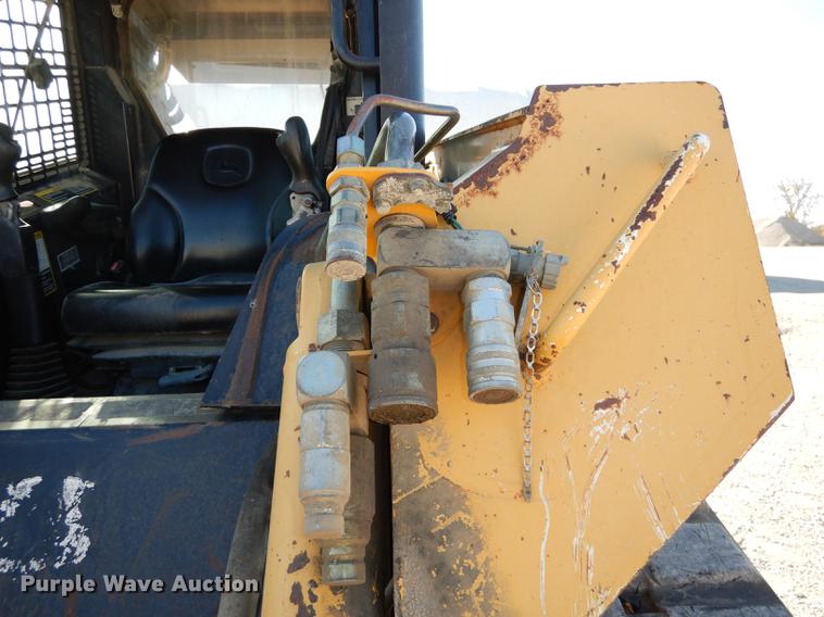 image for item K5776 2006 John Deere CT332 skid steer