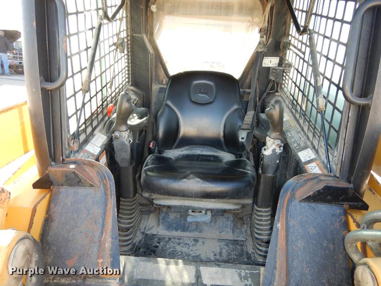image for item K5776 2006 John Deere CT332 skid steer