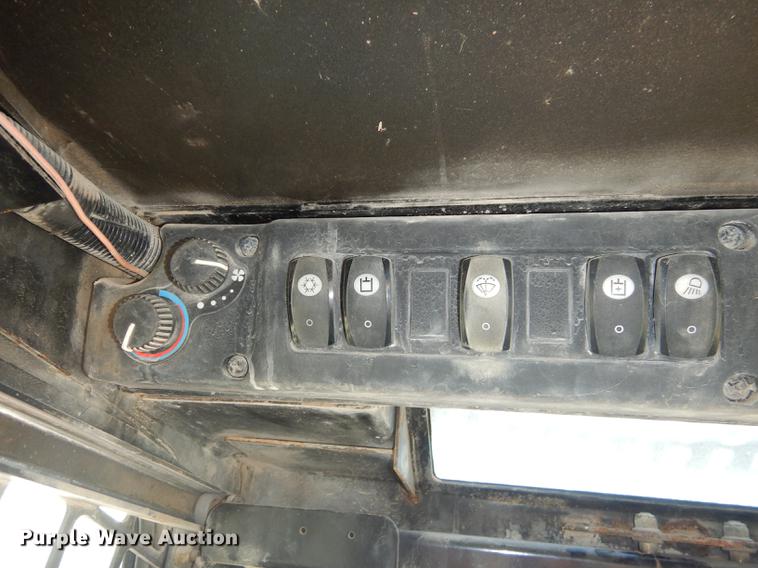 image for item K5776 2006 John Deere CT332 skid steer