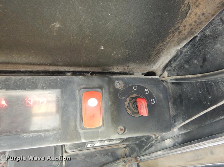 image for item K5776 2006 John Deere CT332 skid steer