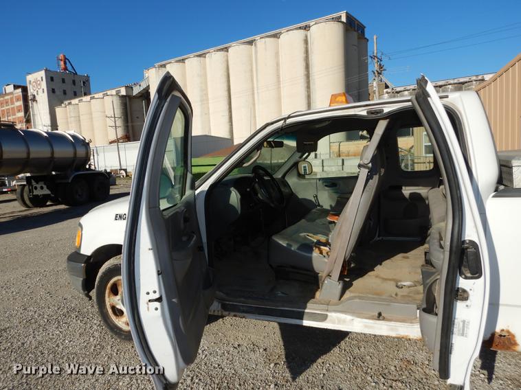image for item K5829 2000 Ford F150 XL SuperCab pickup truck