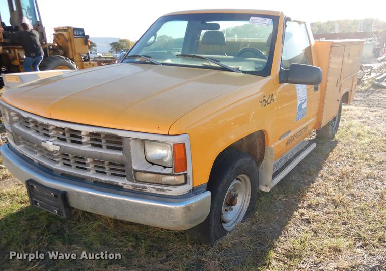 image for item K5830 1998 Chevrolet Cheyenne 2500 utility bed pickup truck