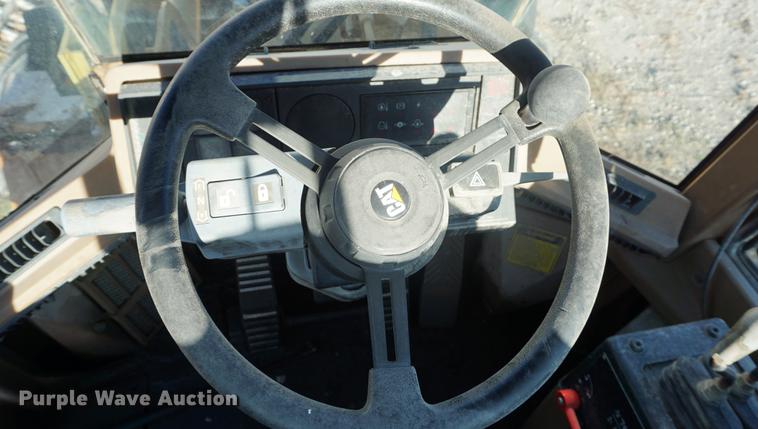 image for item K5832 1995 Caterpillar 924F wheel loader
