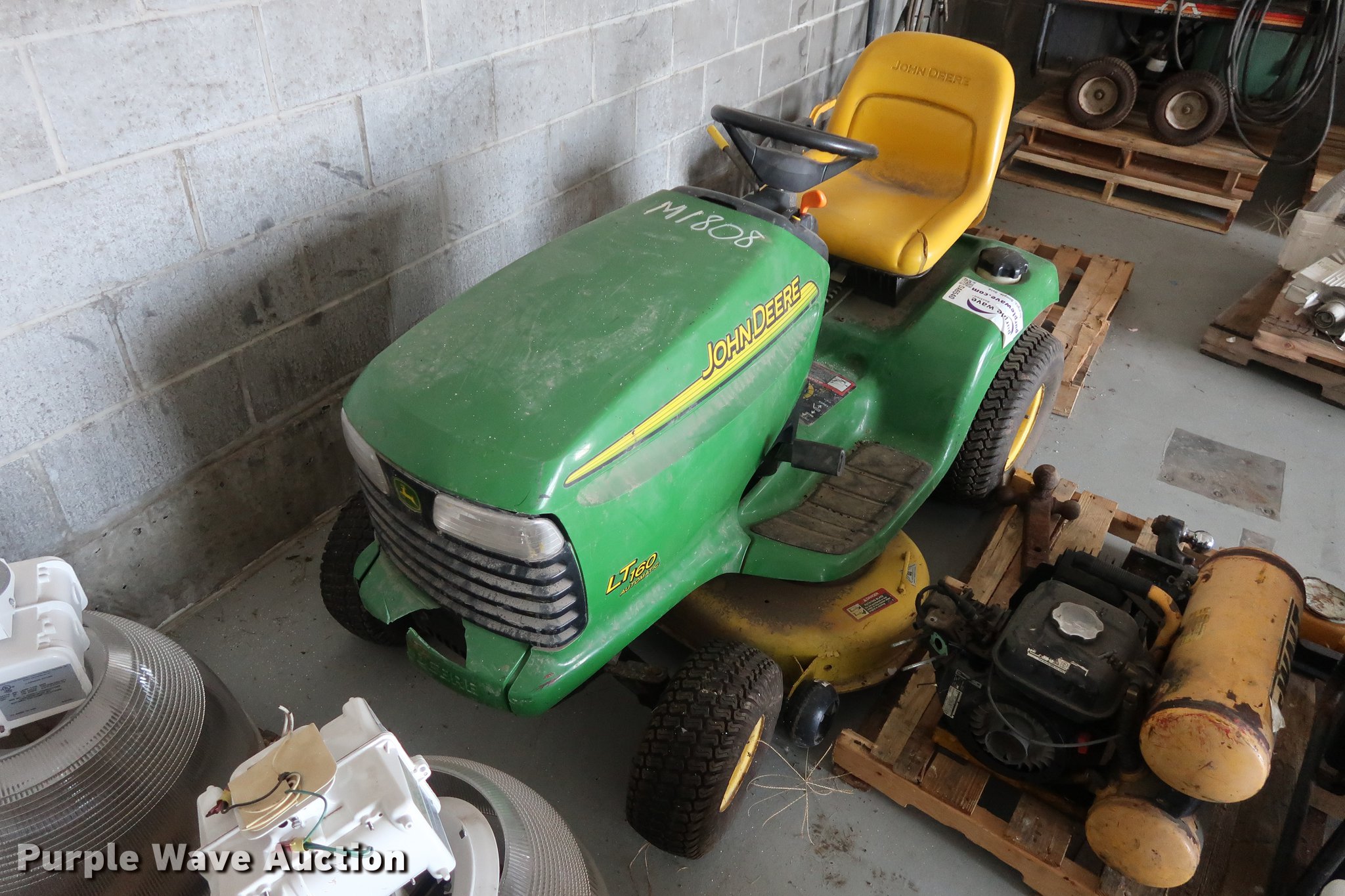 John Deere LT160 lawn mower in Lee's Summit, MO Item DA6540 sold
