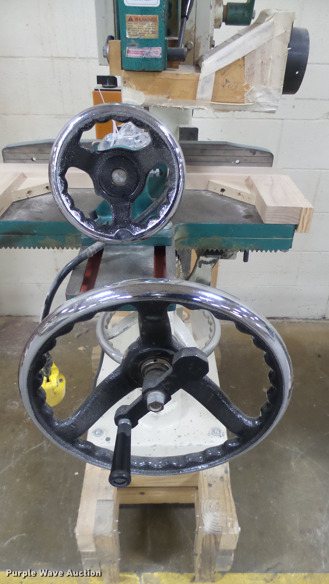 Grizzly mortise machine in Hutchinson, KS | Item DW9201 sold | Purple Wave