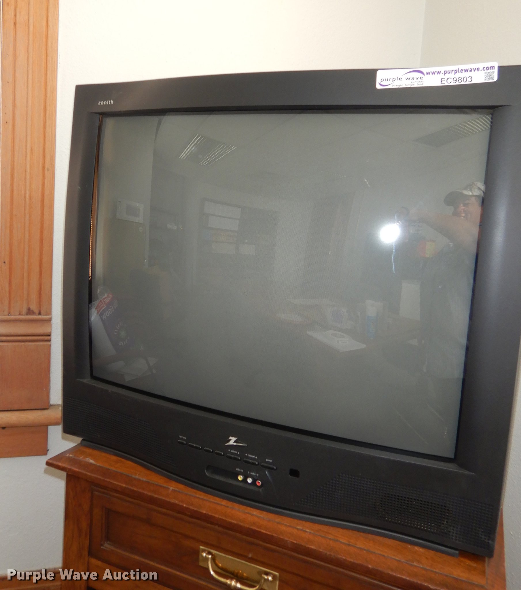Zenith 32" television in Paola, KS Item EC9803 sold Purple Wave
