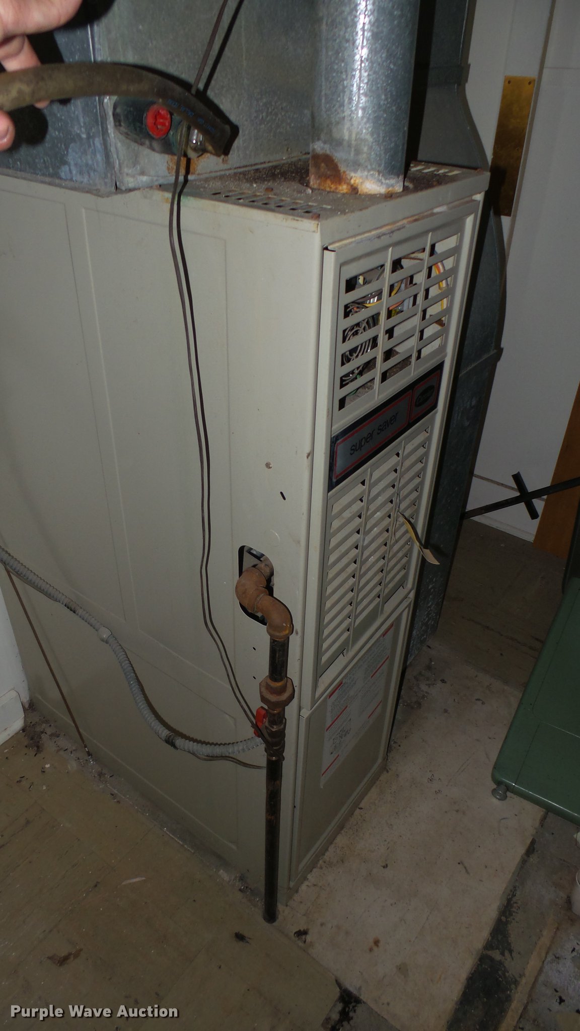 (2) Carrier furnaces in Lyons, KS Item ED9099 sold Purple Wave