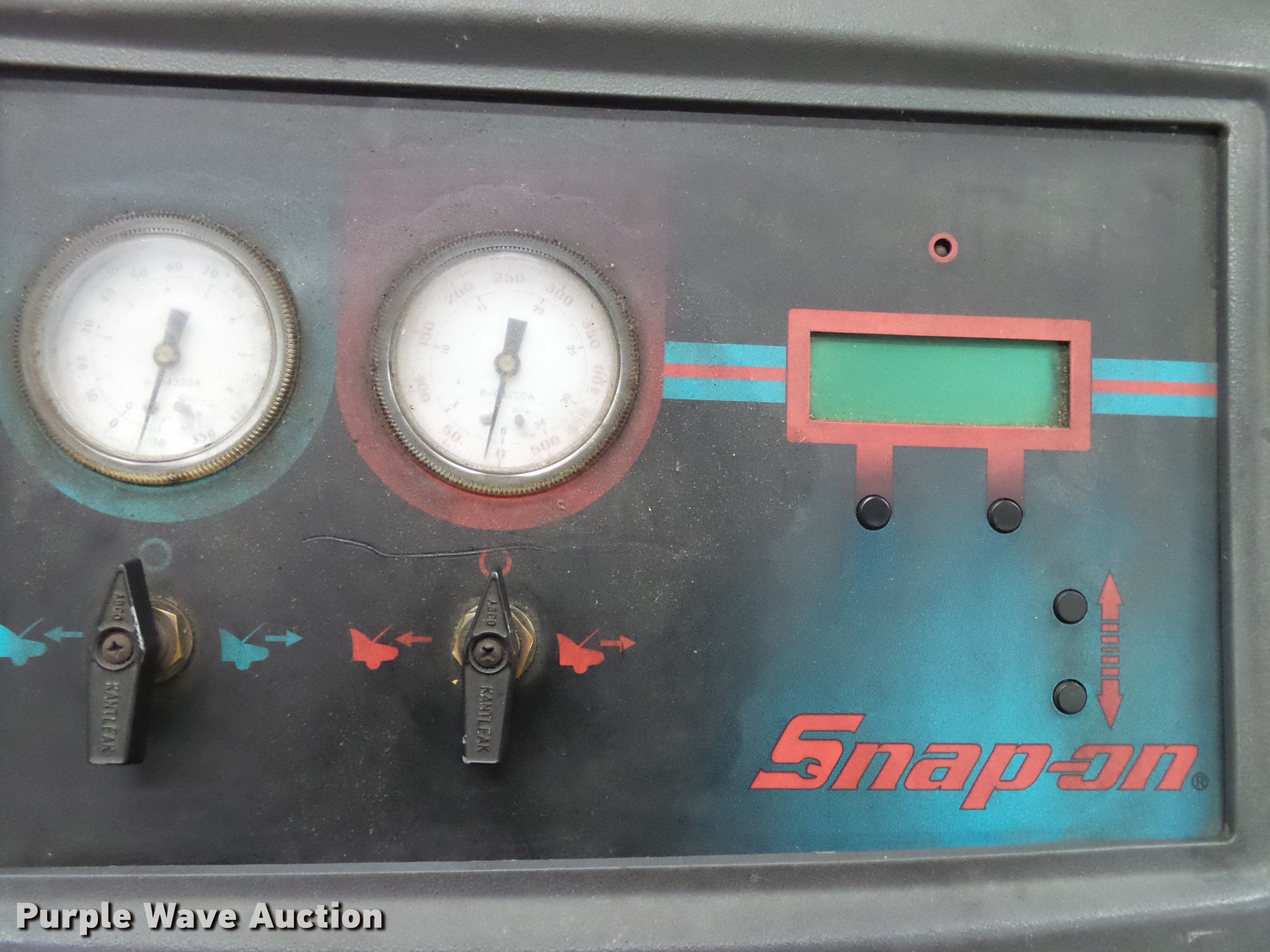 Snapon freon recycling system in Branson, MO Item ED9705 sold