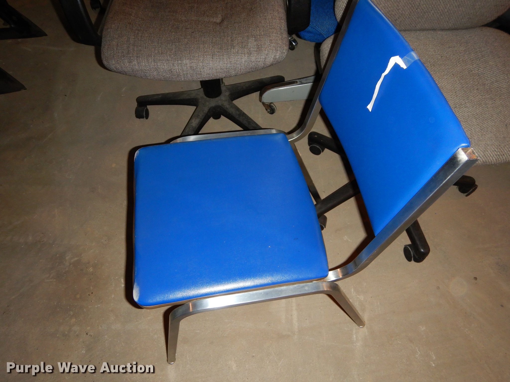 Approximately 24 chairs in Lawrence, KS Item EE9224 sold Purple Wave