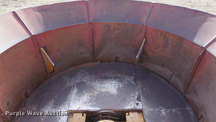 image for item DA1439 HayBuster Big Bite H1100 tub grinder