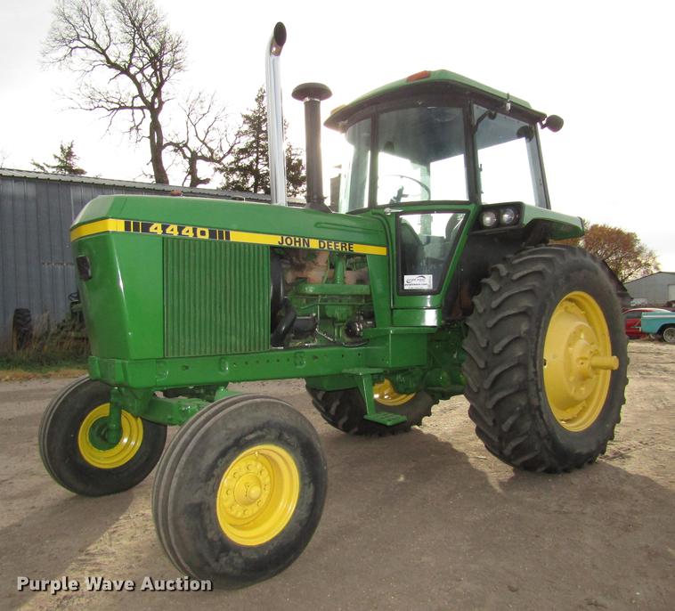image for item DA3214 1981 John Deere 4440 tractor