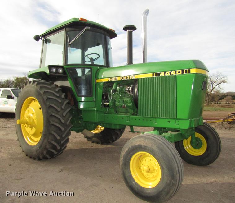 image for item DA3214 1981 John Deere 4440 tractor