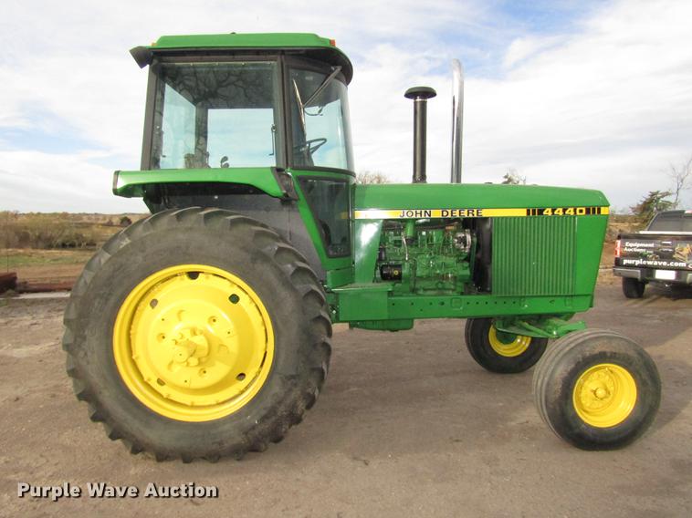 image for item DA3214 1981 John Deere 4440 tractor