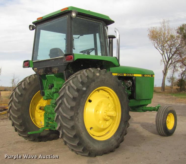 image for item DA3214 1981 John Deere 4440 tractor
