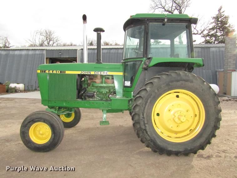 image for item DA3214 1981 John Deere 4440 tractor