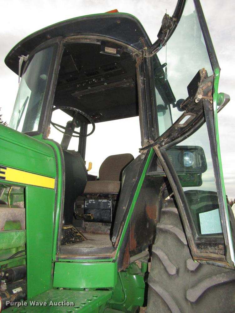 image for item DA3214 1981 John Deere 4440 tractor