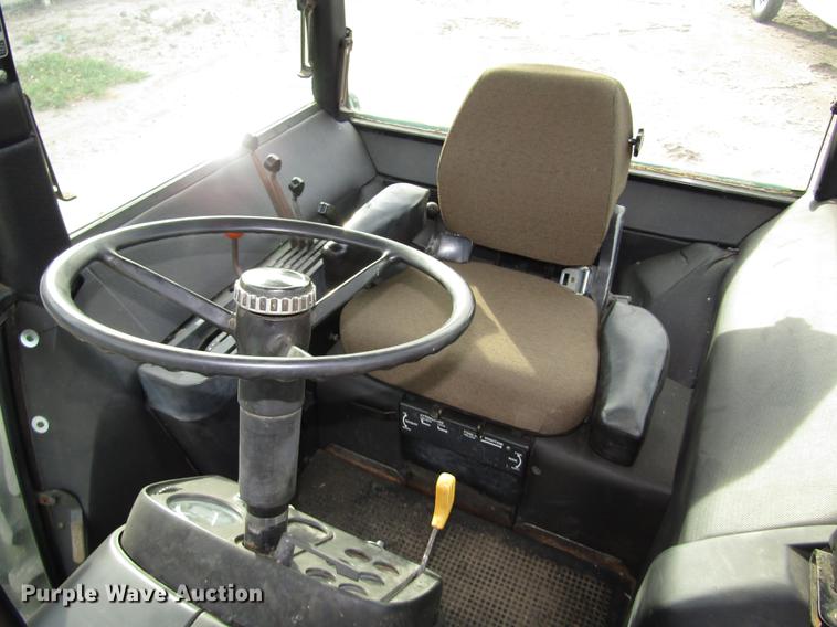 image for item DA3214 1981 John Deere 4440 tractor