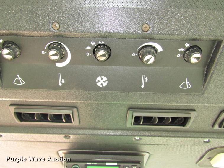 image for item DA3214 1981 John Deere 4440 tractor