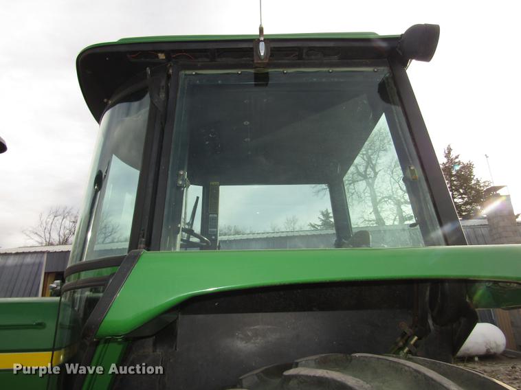 image for item DA3214 1981 John Deere 4440 tractor