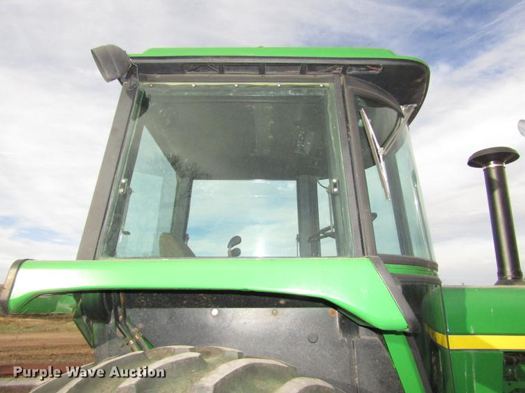 image for item DA3214 1981 John Deere 4440 tractor