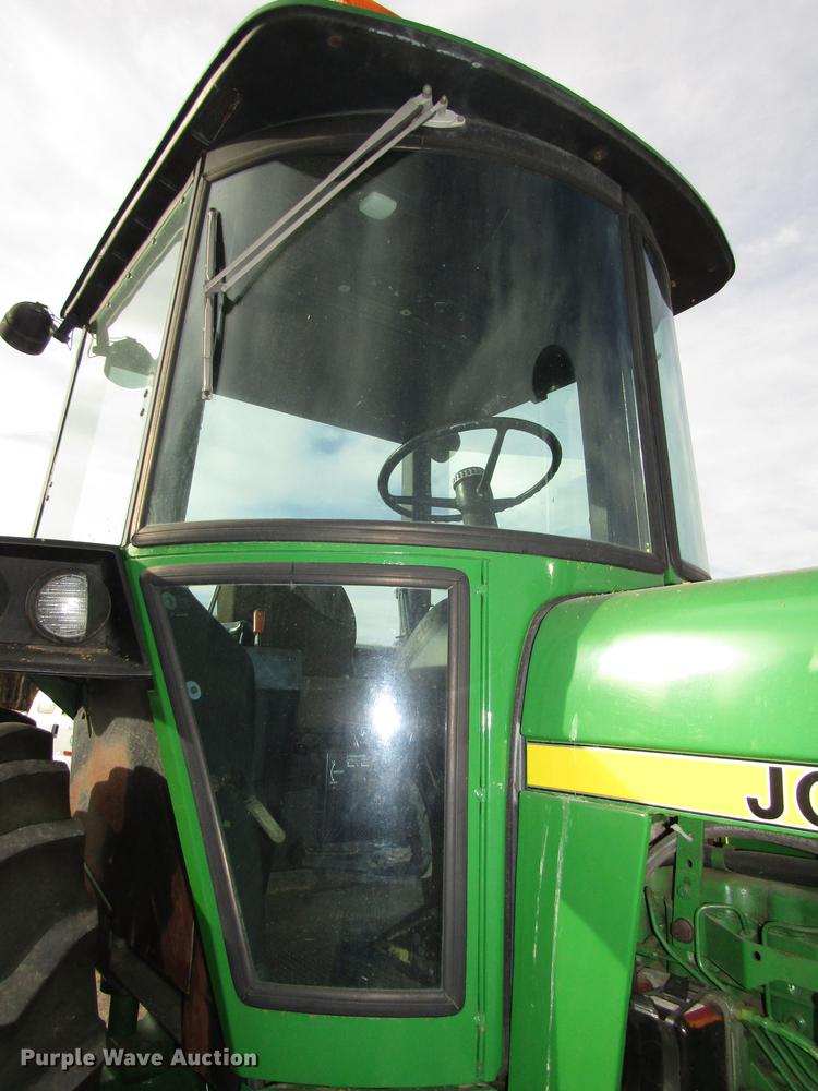 image for item DA3214 1981 John Deere 4440 tractor