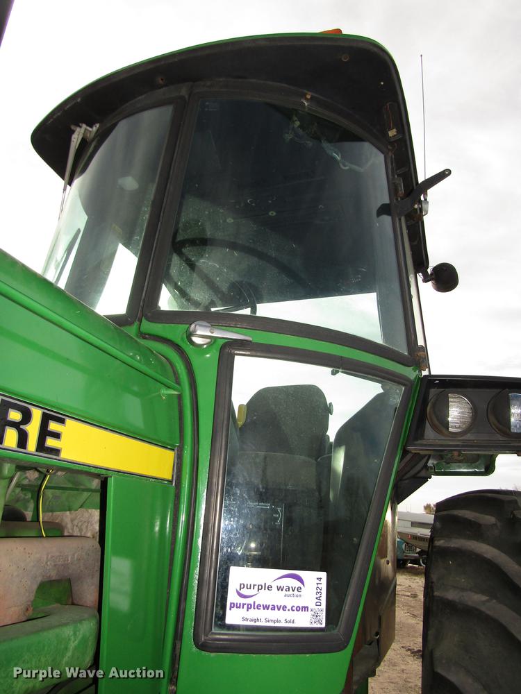 image for item DA3214 1981 John Deere 4440 tractor