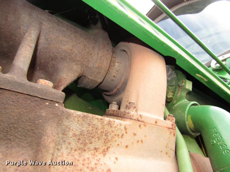 image for item DA3214 1981 John Deere 4440 tractor