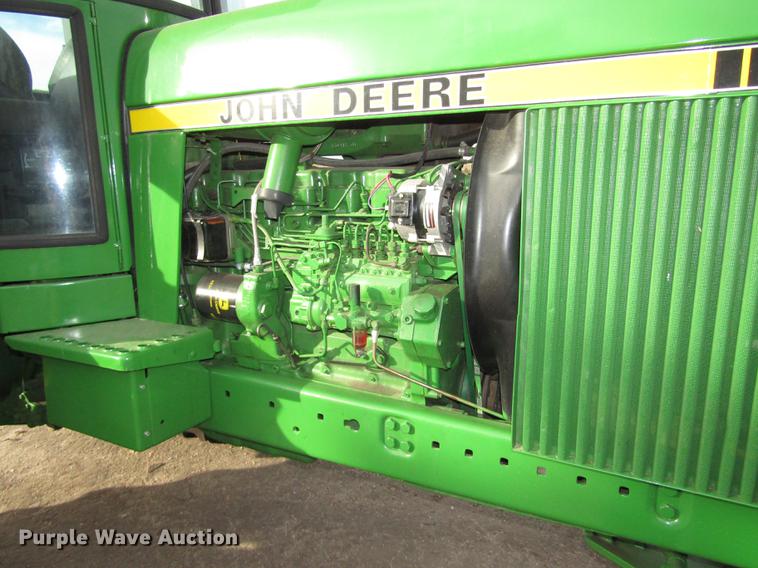 image for item DA3214 1981 John Deere 4440 tractor